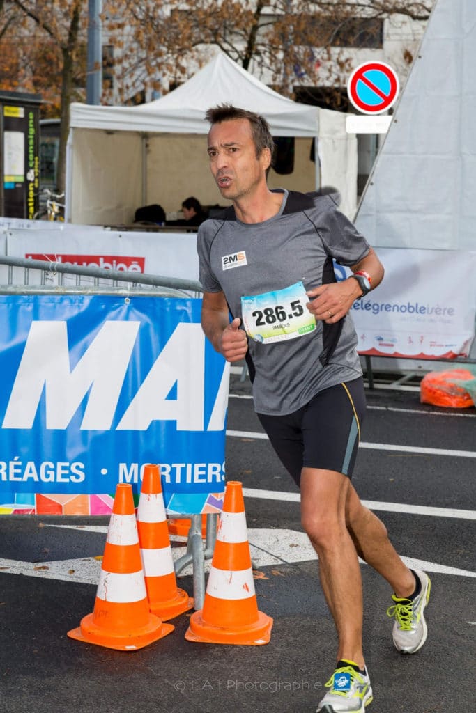 Didier Paen sur son relai de 5km à l'Ekiden de Grenoble © Crédits photos Alain Lamour